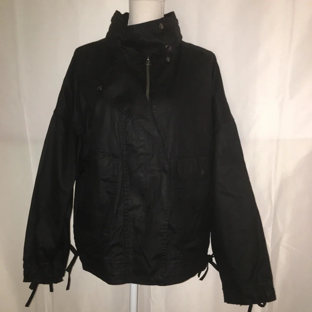 Silence + Noise URBAN OUTFITTERS Sz M Women's Black Hood in Pouch Rain Jacket